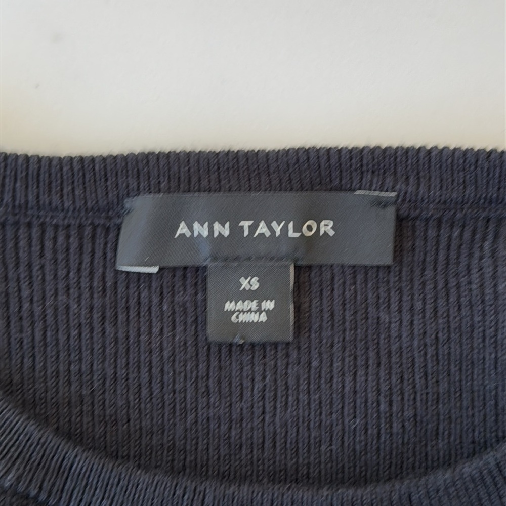 ANN TAYLOR ribbed knit sweater size XS black puff shoulder longsleeve - Picture 3 of 4